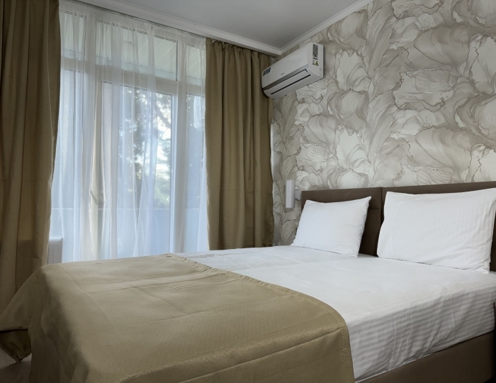 Семейный 3-местный 2-комнатный с балконом - Парк-отель «Черноморец» Гудаута