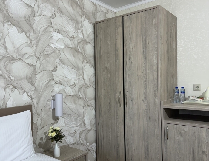 Семейный 3-местный 2-комнатный с балконом - Парк-отель «Черноморец» Гудаута